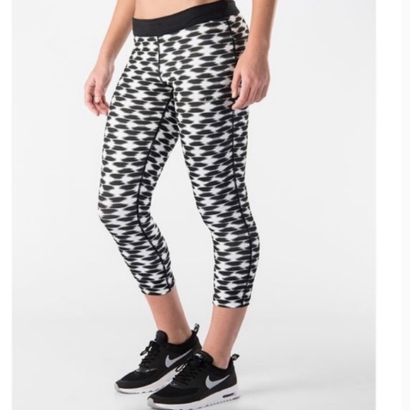 Nike Pants - 🔥SALE🔥Nike Relay Run Fast Live Fearless Legging